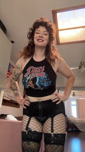 Assy amateur shows off big tits