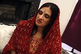 Indian girl goes aga  cultuer and deep throats before fucking