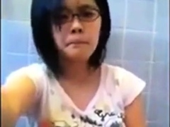 Amateur Asian Girl in Glasses Masturbating