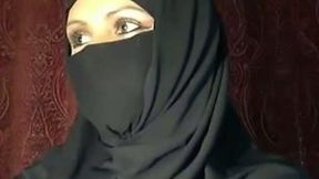 Arab kinky bitch takes her clothes off and rubs that wet pussy