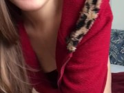Garota faz chamada de vídeo com homem mais velho por dinheiro, se exibe e mostra tudo