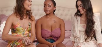 Lily Starfire teams up with stepmommy Angelina Moon to ravish stepaunt