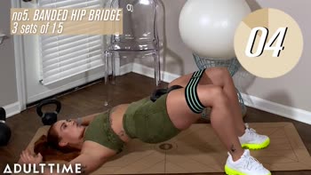 Siri's Sultry Workout: Dildo Teasing and Squirt Showdown