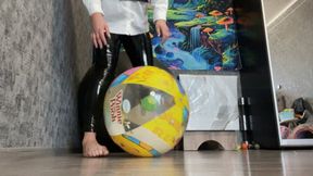 Valeri in latex s2p 2 beachballs