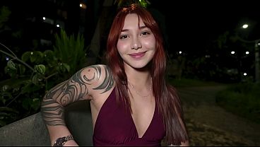 She Doesn&rsquo_t Like To Talk On First Dates