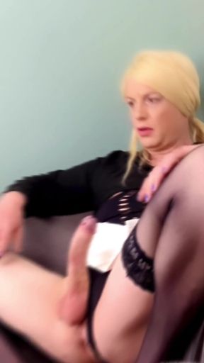 Must-share moment from &quot;Black &amp; White Crossdressing&quot;