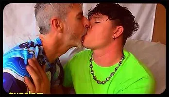 Leo and Richard's Sultry Kisses and Exploration