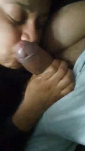 Latina prostitute sucks in car for money