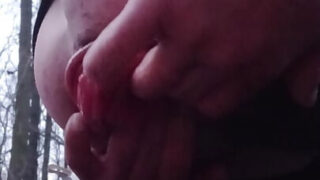 Amateurmänner dehnen ihre Löcher weit mit intensivem Solo-Fisting und Masturbation.