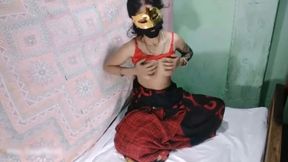 indian bhabhi self pussy fingering in saree