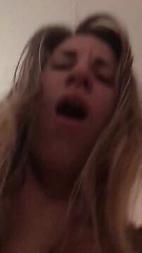 Wife's expert oral skills lead to explosive finish