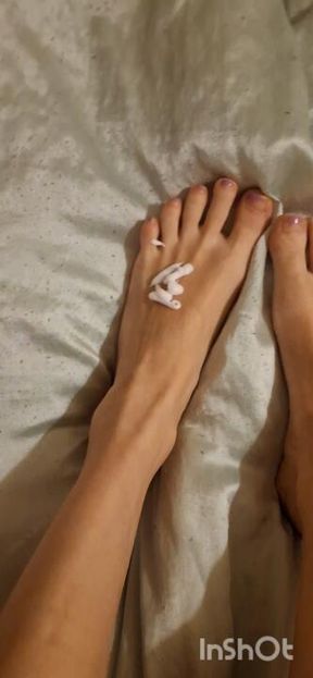 Lotioning up my feet 💦