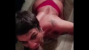 OLHA O TAMANHO DO PAU DESSE NOVINHO! CUSTOU CABER NA MINHA BOCA!