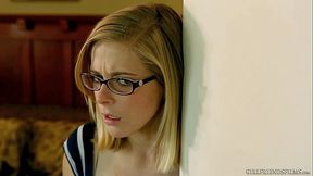 Brunette babes Cassandra Nix and Veruca James lick each other's pussy