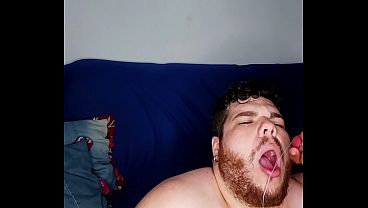 Dois Motoboys Fodem o Gordinho, Um Dotado e Um do Pau Pequeno, Ambos Deliciosos (DOBRADINHA COMPLETA)