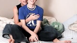 Foot-Worship Twink Freaks Out In Bathtub And Bed - Hot Guys Wank Off On Feet