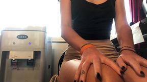 je me masturbe discretement au travail jusqu’a l’orgasme ma best video, ...