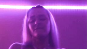 NOVINHA TATUADA SE MASTURBANDO AT&Eacute_ GOZAR