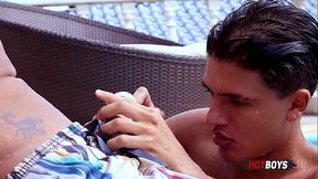 Fodendo gostoso na piscina de casa!