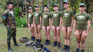 POV hardcore film s Felixem Harrisem, Jakeem Lottim, Jorisem Leonardem, Rene Savou, Rickem Lennonem a Willem Nouvakem, kde chlápek šuká vlastní zadnice