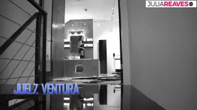 Tattooed man tears apart bitch's pussy after deepthroat