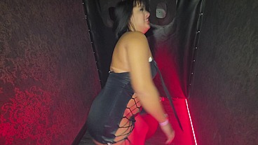 Dando gostoso para um desconhecido no Glory Hole