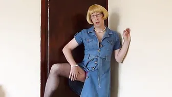 Amateur crossdresser Victoria Biotch teasing in tight jeans