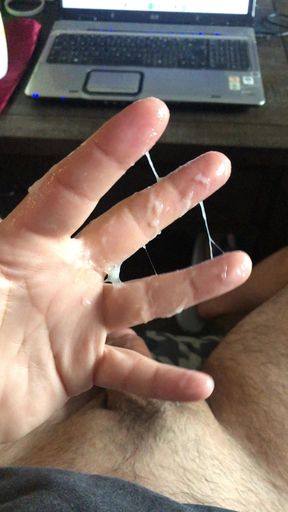 A Quick Close up Cumshot