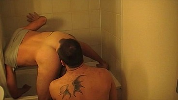fucked in toilett by a sexy bear at the hotel