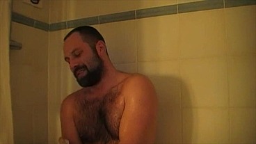 fucked in toilett by a sexy bear at the hotel