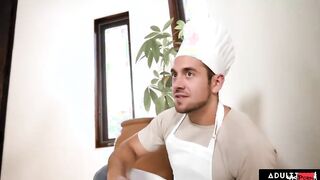Evelyn Claire Is Turned On For The sexy Chef!