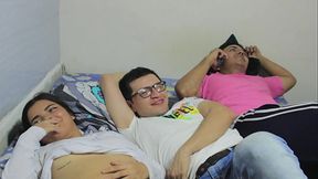 OH ME TRAGO LA LECHE DE MI NOVIO ESTANDO MI HERMANASTRO AL LADO