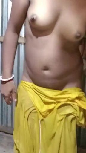 Iconic moment from "new video yours bhabhi I took a video while taking a bath"