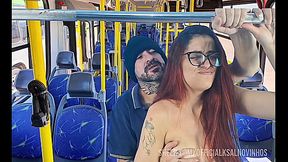 Estudante &eacute_ encoxada por estranho no onibus em p&uacute_blico!