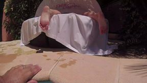 petite video un vieux vicieux vient me mater la chatte et le trou du cul ...