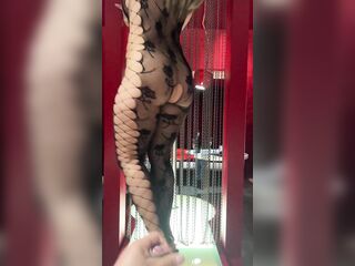 Escort dancing and riding client&#039;s wang in motel