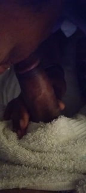 told her to pull it off and started drooling on her sleeve 👄