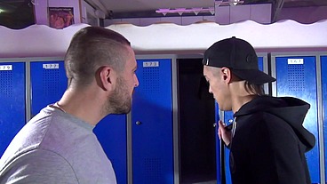 Il baise son colocataire à la salle de sport - Ultimate Room-Mate - Partie 1 - Gaysight.com