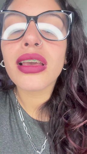 Lipstick-loving amateur shows off her lips on OnlyFans