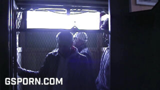 Slurvete munnsex og røff analpølse i vill homofil gruppesex-orgie med varme cumshots