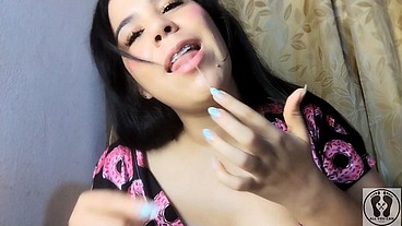 MAKEUP GIRL PICKING SNOTS LONG NAILS FUCK MY NOSE CUM BRACES
