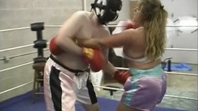KO Boxing Lynn Vs Momma's Boy