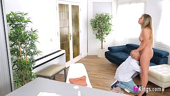 BEAUTIFUL blonde woman convinces herself to do a porn in her sexy casting, she is Valeria Fuentes and she has arrived at FAKings