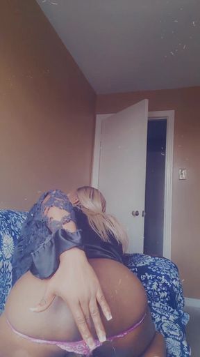 TsTracy in Dallas fingering my pussy