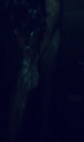 Naliligo habang May naka Silip..sige lang