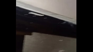 El vecino me solprende en el ba&ntilde_o y lo invito a conpa&ntilde_arme