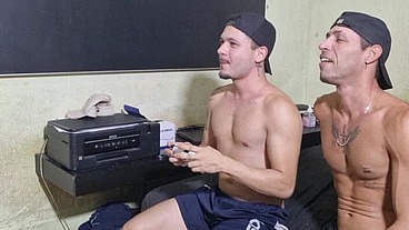 jogando Videogame com meu pr pt1