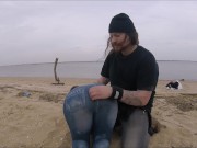 baixinha despida na praia