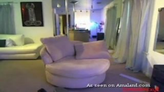 لاعبة هارلي كوين تحصل على مهبلها بقوة بواسطة آلة