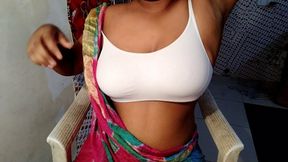 Desi Sexy Bhabhi Open Her Saree and Makes a Video